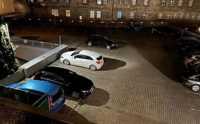 Gemütliches Apartment mit Balkon und Parkplatz im Zentrum